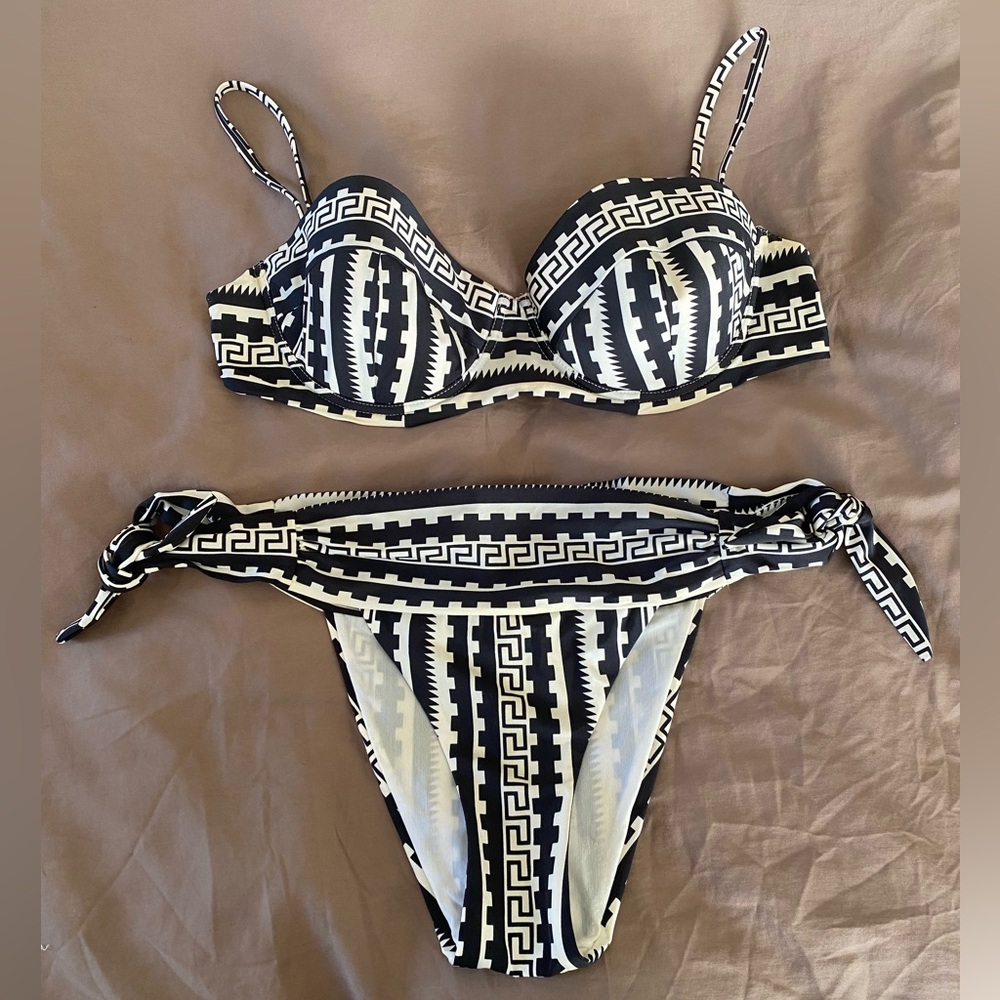 Vintage Versace beachwear bikini tribal black white print top and bottom set 3/4